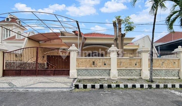 Manyar Kartika House Strategic - Row 3 Cars