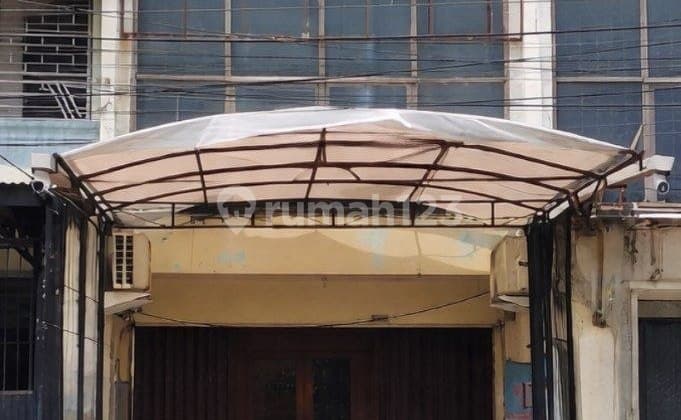 Jarang Ada Baratajaya SHM Hadap Utara