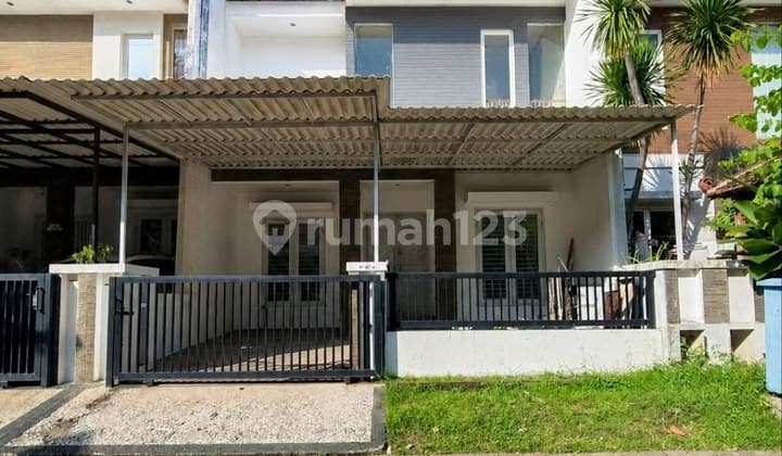 Florence House, Minimalist Pakuwon City, Ready to Occupy, Carport
