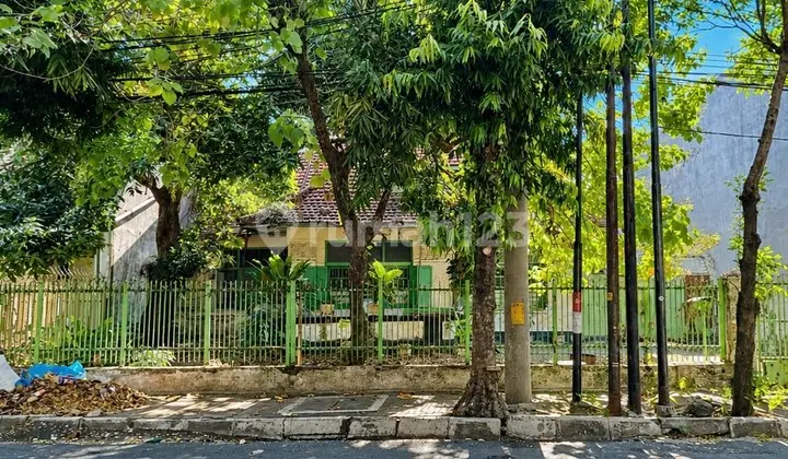 House on Jl. Jaksa Agung Suprapto, Strategically Located