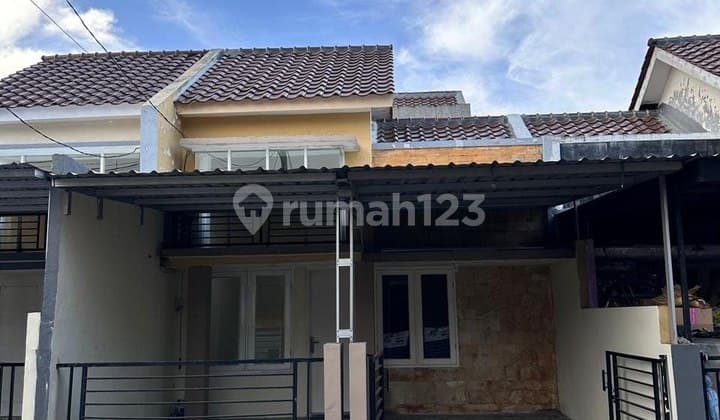 Single Story House Located in Greenlake, Wonorejo Rungkut
