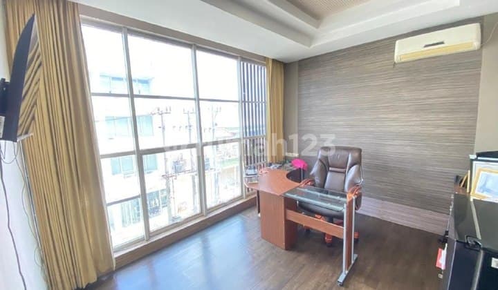 Ruko Manyar Kertoarjo, Ready-to-Use Commercial Area Suitable for Office, Business, etc. Includes 4 Air Conditioning Units.
