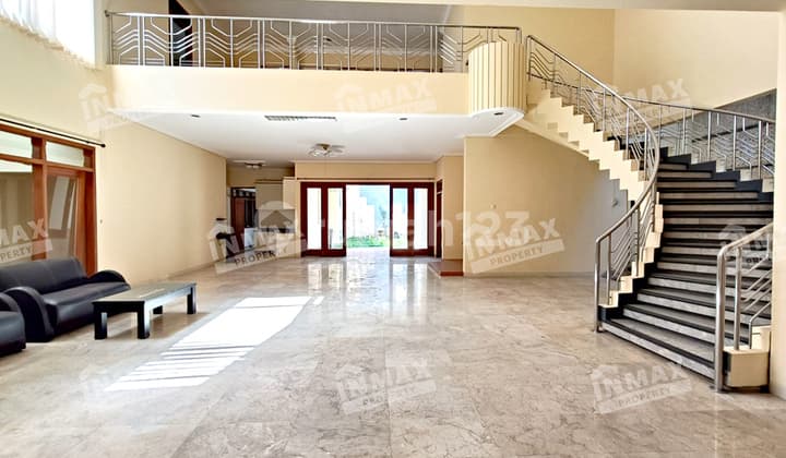 Disewakan Rumah Mewah Los di Area Gunung2 Dekat Mog