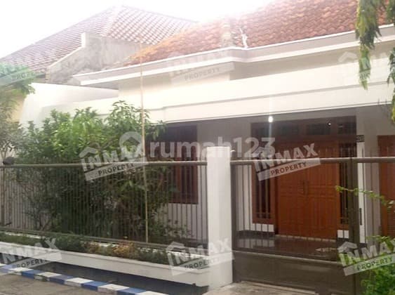 Disewakan Murah Rumah Luas Berlokasi di Tidar
