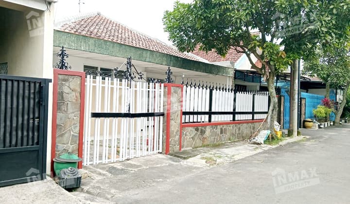 Disewakan Murah Rumah Luas di Area Sungai2