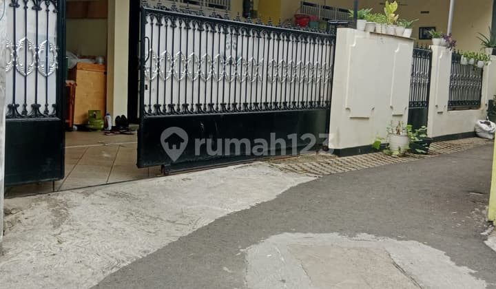 East-Facing House with Street Access for 2 Cars in Pejaten Timur, South Jakarta