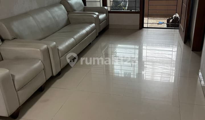 Rumah Rapi Bersih Bebas Banjir Akses 2 Mobil di Pademangan Jakarta Utara