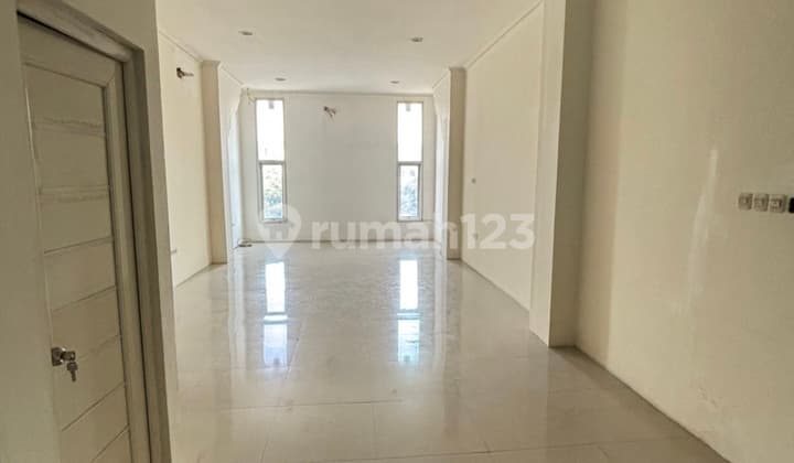 Ruko 3 Lantai Bagus Siap Pakai Cocok untuk Salon Apotik Kantor Dll di Hibrida Raya Kelapa Gading Jakarta Utara