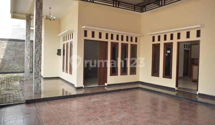 Rumah Modern Bagus Rapi Siap Huni di Utan Kayu Jakarta Timur