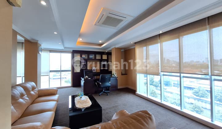 Gedung Perkantoran 4 Lantai di Area Komersil Full Furnish Bebas Banjir di Kemayoran Jakarta Pusat