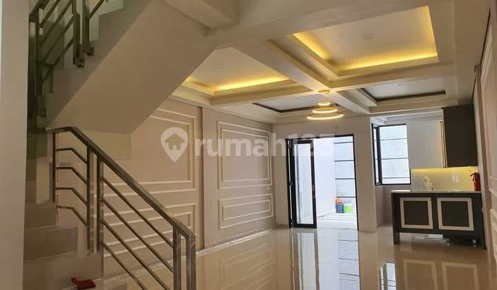 Modern Brand New 2.5-Story House Ready to Occupy in Gading Griya, Kelapa Gading, North Jakarta