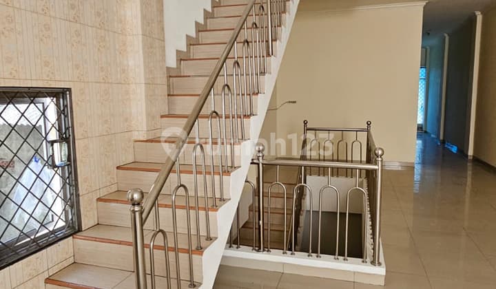 Ruko 2,5 Lantai Siap Usah di Pinggir Jalan Raya Pondok Kopi Jakarta Timur