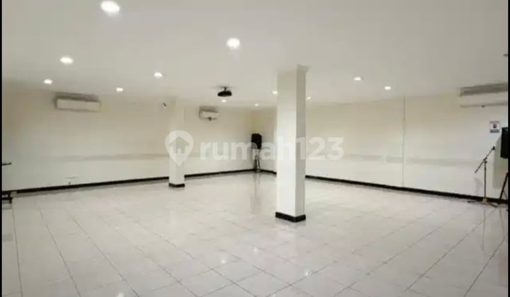 Gedung Commercial Building Ex Bank Siap Pakai di Kawasan Elit Strategis di Pinggir Jalan Utama Melawai Raya Kebayoran Baru Jakarta Selatan