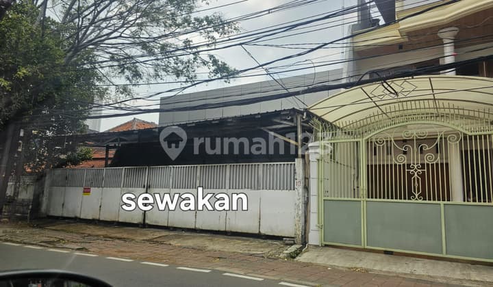 Warehouse/ Commercial House with Ample Parking by the Roadside in Cawang, East Jakarta