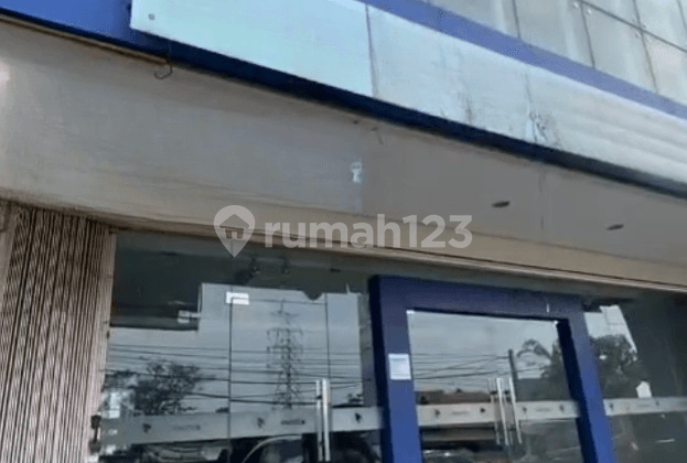 Ex Showroom Car Including Body Repair Lift Equipment Oven Etc in Depok