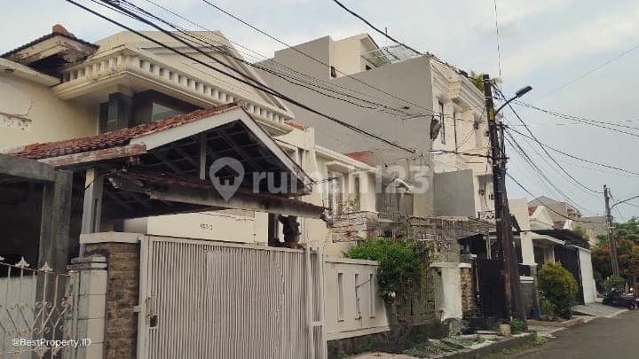 Rumah Cantik Hadap Selatan Harga Hitung Tanah di Depan Mal Kelapa Gading Jakarta Utara