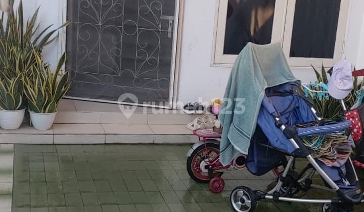 Rumah Semi Renovasi Hadap Selatan Dekat Pasar Sekolah di Muara Karang Jakarta Utara