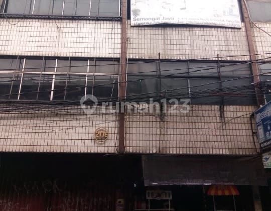 4-Storey Strategic Shop House in a Bustling Environment, Ready for Various Businesses in Ciputat, South Tangerang