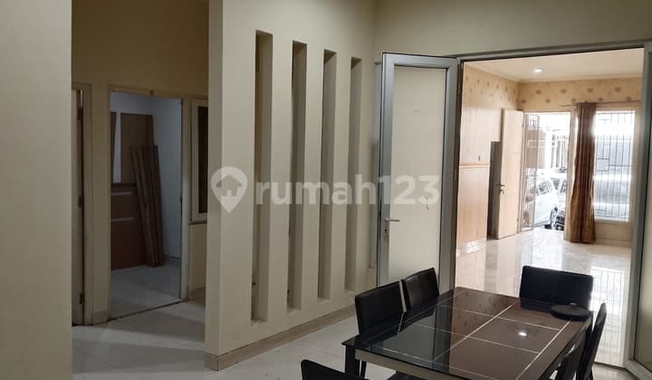 Rumah Bagus Rapi Semifurnish Hadap Selatan di Gading Imperial