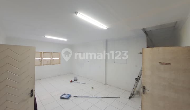 Golden Opportunity to Rent a Newly Renovated 2-Story Shop Ready to Use on Otista Raya, Cawang