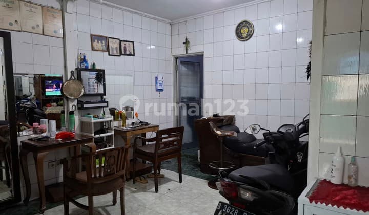Ruang Usaha 2 Lantai Senen Jakarta Pusat Rp 55 Juta / Tahun Nego