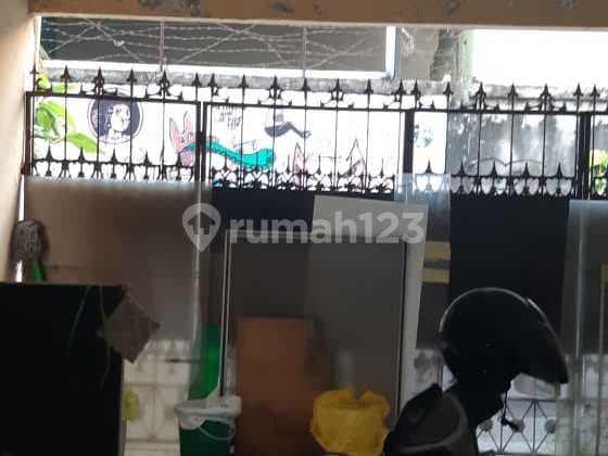 Rumah Di Tengah Kota, Jalan Utama Teukumar