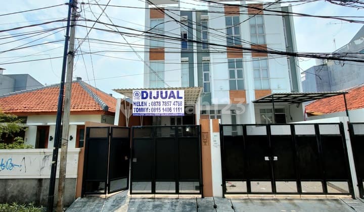 RUMAH BARU 3 LANTAI SIAP HUNI