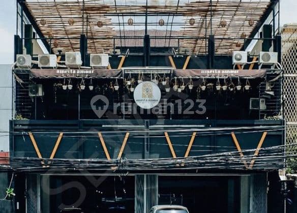 Rumah 2,5 Lantai Strategis, Pinggir Jalan Raya Di Tomang