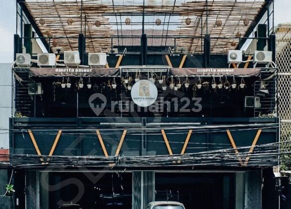 Rumah 2,5 Lantai Strategis, Pinggir Jalan Raya Di Tomang