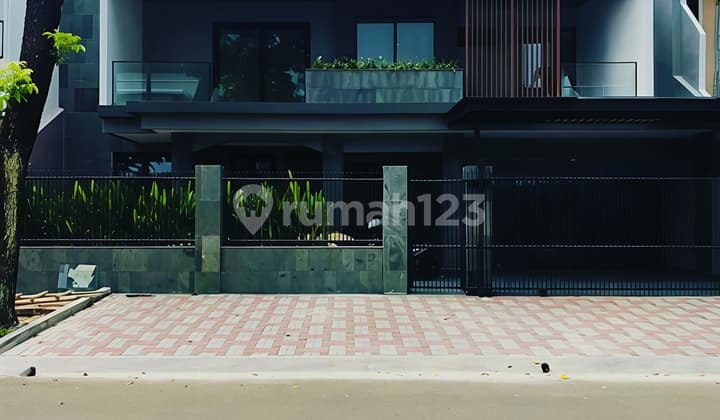 Beautiful Renovated House in Puspita Loka BSD, Main Road Row
