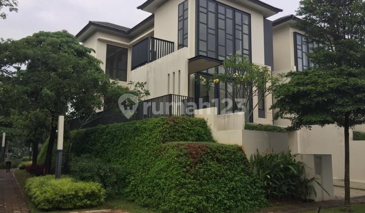 RUMAH NAVA PARK BSD LUAS 240 METER KONDISI RAPI