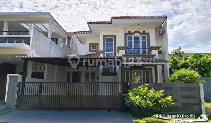 Rumah Puspita Loka Bsd Bagus Rapi Depan Taman