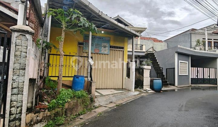 Rumah dan Warung Itunggan Tanah Kosong di Margonda Depok