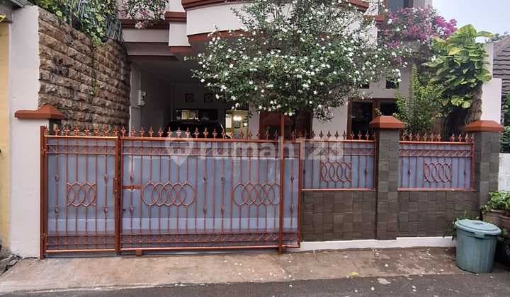 2.5-Story House in Radio Dalam, Near MRT Blok A & Blok M, 4 Bedrooms, Land Area 100 Sqm, Building Area 220 Sqm, Freehold Title