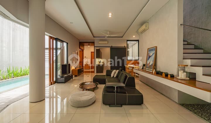 Prime Kemang!! Rumah Sangat Artistik + Pool & Roof Top Ciamik, 2,5 Lantai, Furnished, Super Bagus, SHM