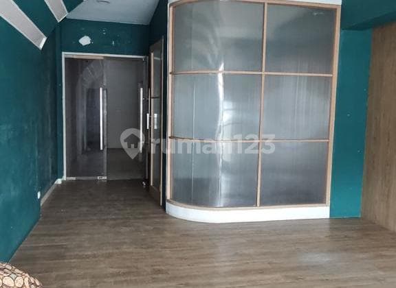 Ruko 2,5 Lantai Best Commercial Area di Kemang, Jaksel, Luas 81 Sqm, Semi Furnished