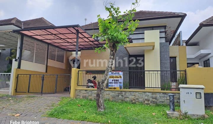 Rumah Di Riverside Malang