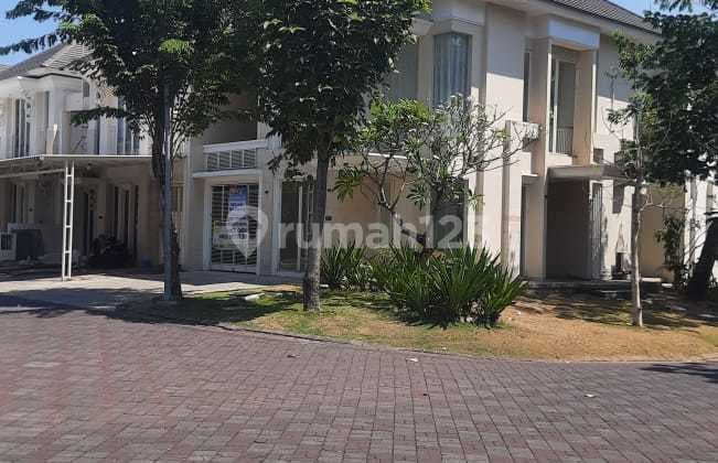 Rumah Hook Pakuwon Indah Surabaya