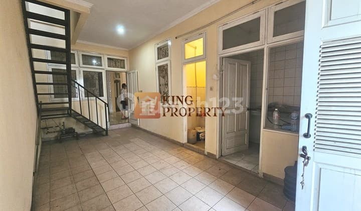 Rumah 2 Lantai Mediterranean Tropical House Terdekat Mall Puri Green Garden Residence, Dekat MA Negeri 9 Jakarta, Universitas Sahid, RS Pondok Indah, RS Siloam Kebon Jeruk, Waterbom Jakarta