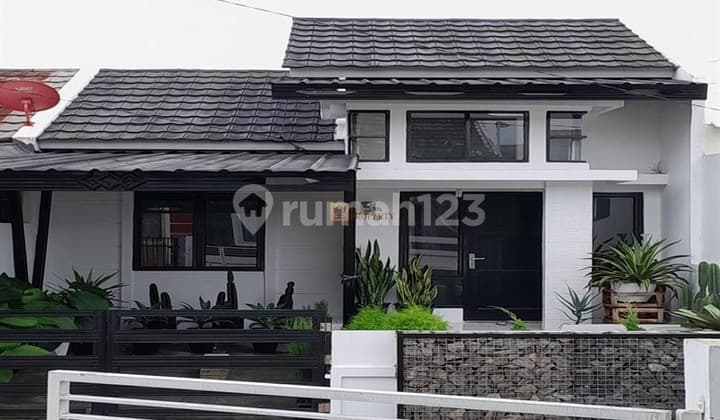 Modern Industrial Minimalist House with Mountain View in Rancamaya, Near Lippo Plaza Ekalokasari & Pelita Harapan School Rancamaya, Caringin Market Bogor, Bogor City Regional Hospital
