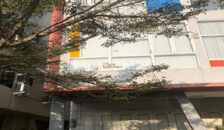 Modern Commercial Minimalist Colorful Accent Dijual Ruko 3 Lantai, Dekat Living World Pekanbaru & Mal Ska Pekanbaru, Pemuda City Walk Pekanbaru, Fasilitas Keamanan 24 Jam, Jalan Lebar & Akses Mudah, Area Parkir Luas, Lingkungan Ruko Ramai & Aktif