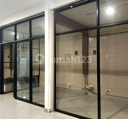 For Rent Modern Kiosk Retail Space Madison Park Near Taman Anggrek, Facilities include Swimming Pool, Jogging Track, Basketball Court, Gym, Billiard, Sky Garden, EV Charger Station.