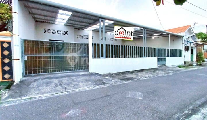 Kontrakan Rumah Bagus Luas Dekat Jln Raya