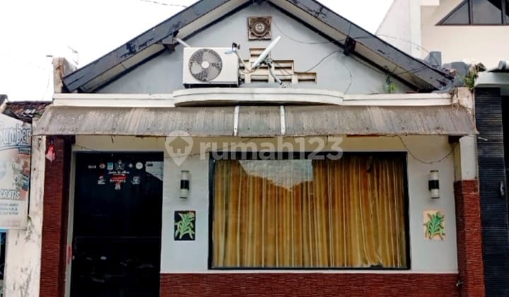 Strategic Small House. Wide Road Access Near Manahan Stadium.