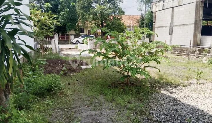Tanah Strategis Plus Bangunan Area Tangah Kota Solo