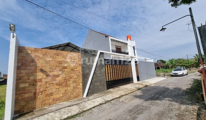 Rumah Mewah 2Lt Halaman Luas Dekat Kuliner Dan Kampus
