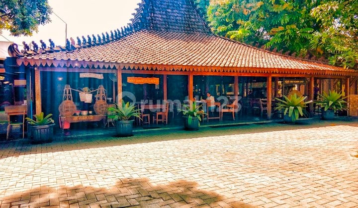 Ruang Usaha Kuliner Aktif Strategis Halaman Luas