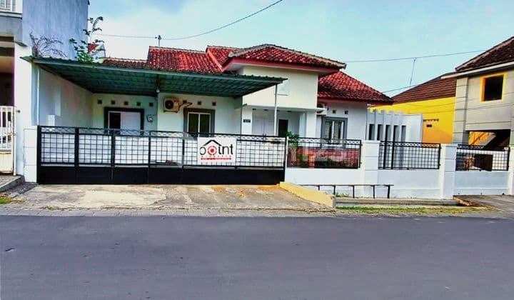 Rumah Strategis Luas Dekat Kampus Dan Hospital Solo