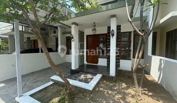 Rumah Cantik Area Cluster One Gate Gentan