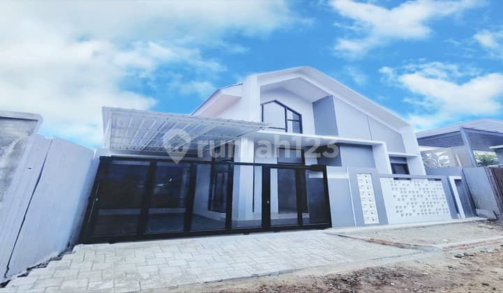 Cluster House in Elite Area Solo, Ready to Occupy